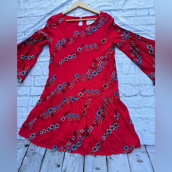 Nicole Miler Floral embroidered Pom Pom Dress size 4 bell sleeve - Picture 3 of 11